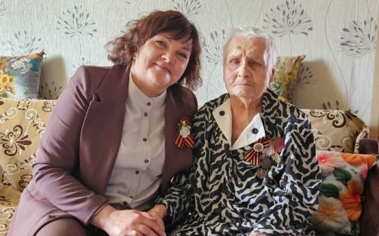 В преддверии 9 мая глава сельсовета, депутаты Верх-Тулинского сельсовета, партийцы, общественники навестили труженников тыла, ветеранов-афганцев, семьи мобилизованных односельчан.